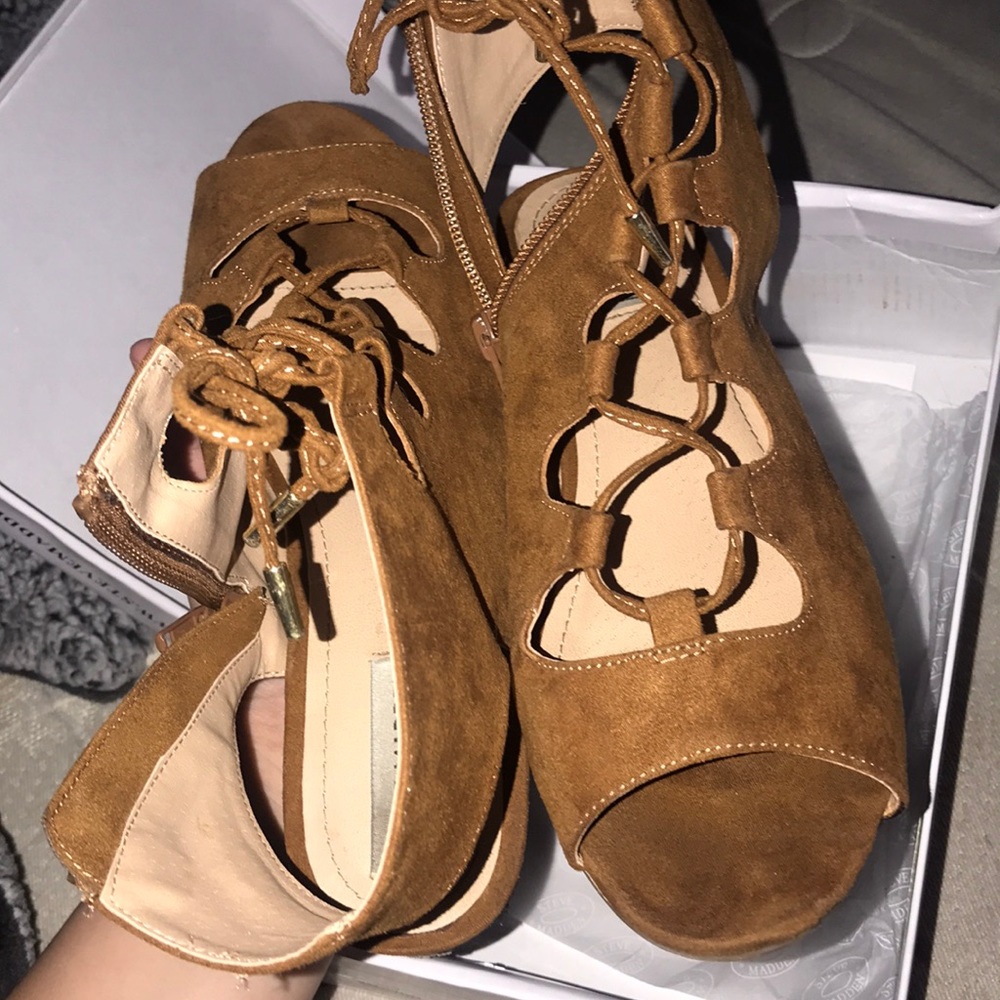 NIB SUPER CUTE SHOES